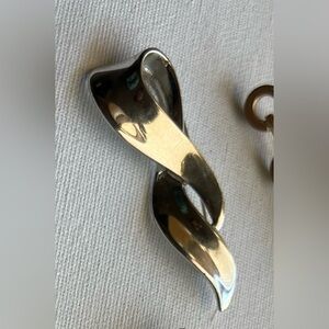 Elegant Vintage Silver-Tone Knot Brooch Pin